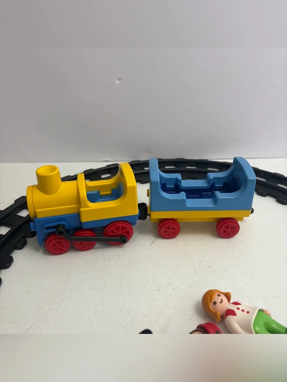 Vintage 1990 Playmobil Train Engine & Passenger Car Circle Tracks 2 Figures